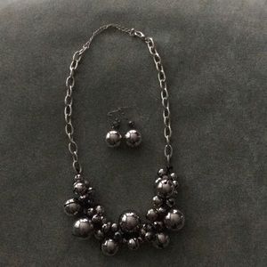 💥FLASH SALE💥 NWOT Matching statement  silver ball earrings & necklace